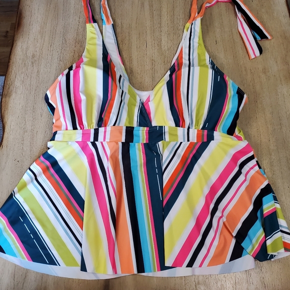 Plus size 4X swimsuit top striped adjustable straps - Picture 5 of 11